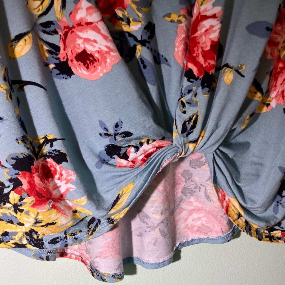 Floral Top - Picture 3 of 7